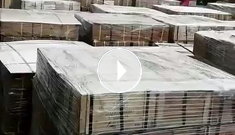 辰力吊裝帶、吊索具產(chǎn)品集裝箱排隊(duì)裝箱中，準(zhǔn)備出口